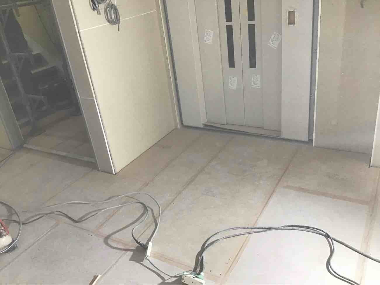 東京都江戸川区にある保育園にて、置床工事を行いました。(乾式二重床)【秀和建工】