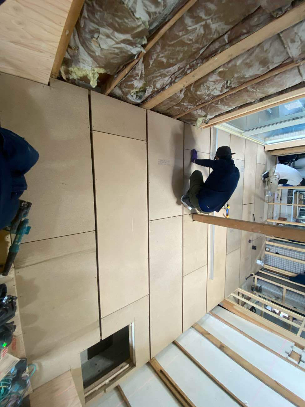 東京都世田谷区のオフィスにて、置床工事を行いました。（乾式二重床）【秀和建工】