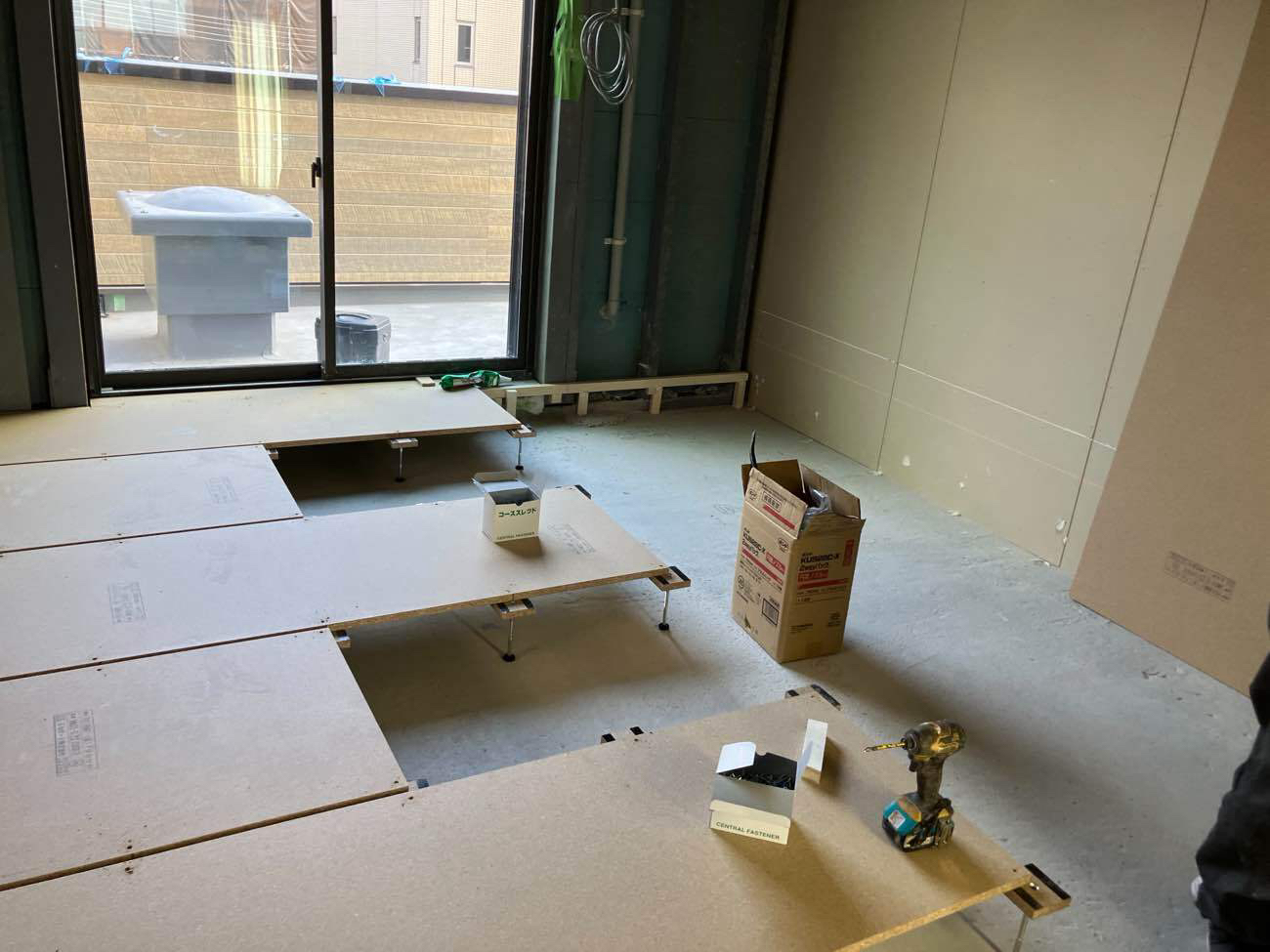 東京都江戸川区にある保育園にて、置床工事を行いました。（乾式二重床）【秀和建工】