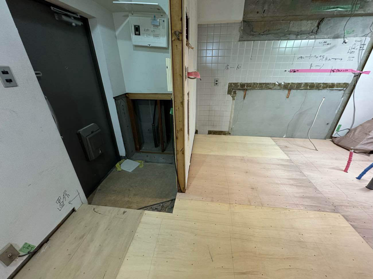 東京都港区南麻布のマンションにて、置床工事を行いました。（乾式二重床）【秀和建工】