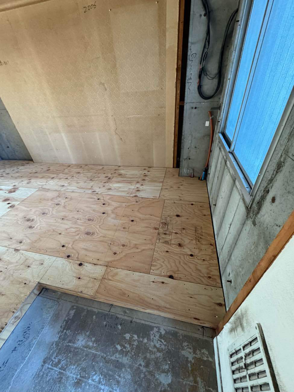 相模原市南区のマンションにて、１day置床工事を行いました。（乾式二重床）【秀和建工】