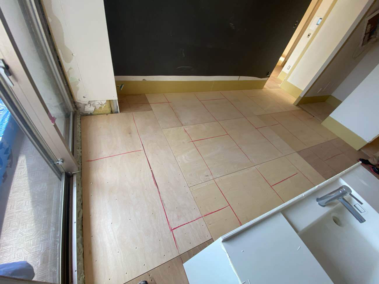 東京都中央区のマンションにて、置床工事を行いました。（乾式二重床）【秀和建工】