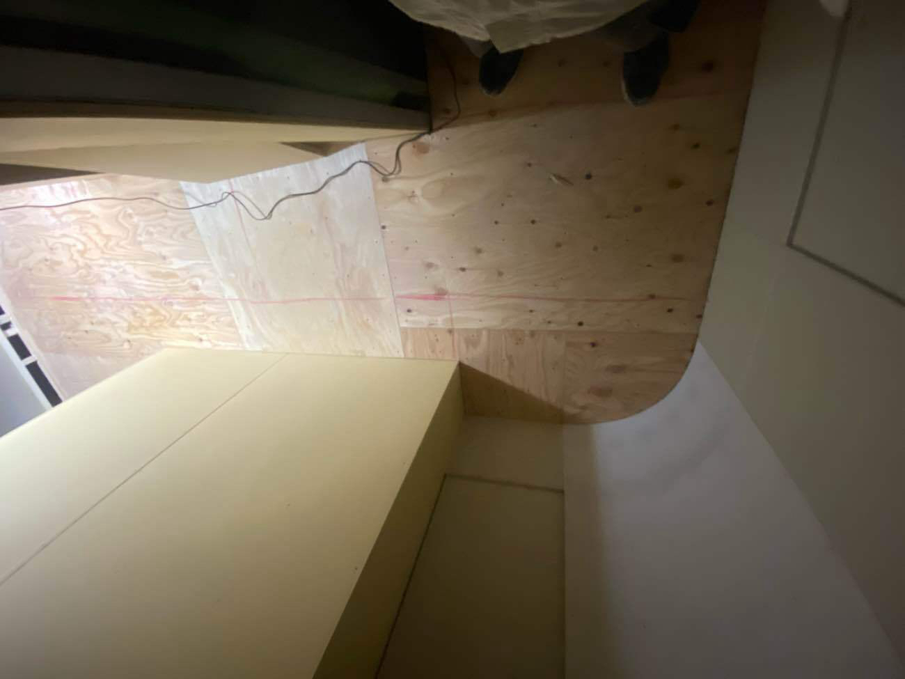 東京都台東区の店舗にて、置床工事を行いました。（乾式二重床）【秀和建工】