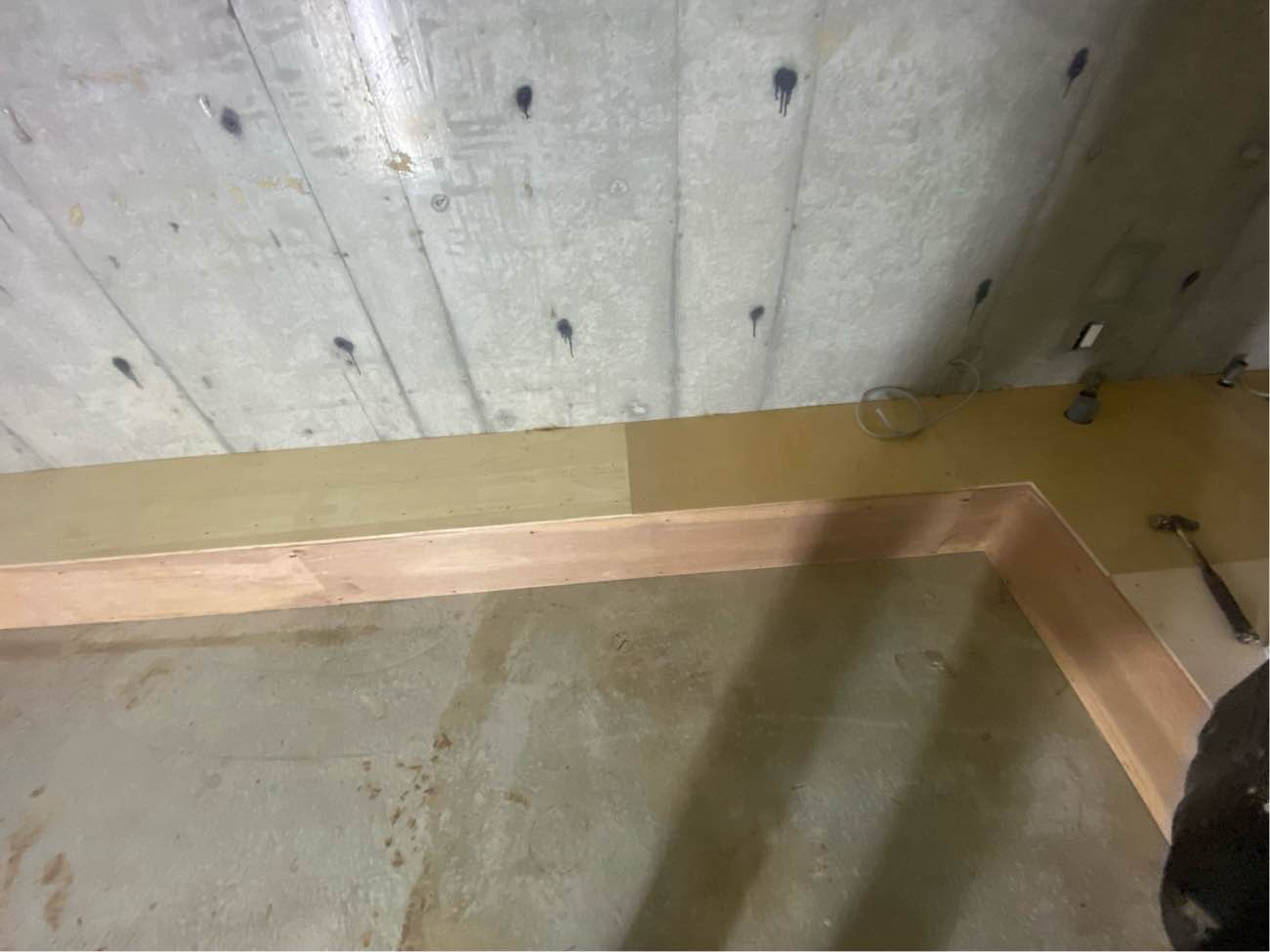 東京都江東区の店舗にて、置床工事を行いました。(乾式二重床)【秀和建工】