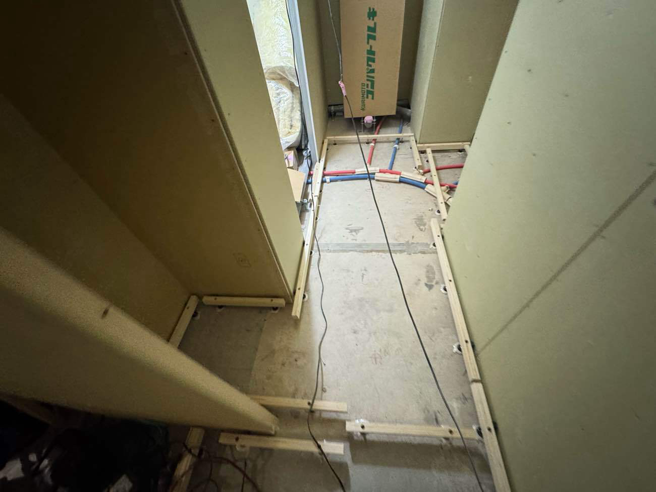 東京都千代田区のマンションにて、１day置床工事を行いました。（乾式二重床）【秀和建工】