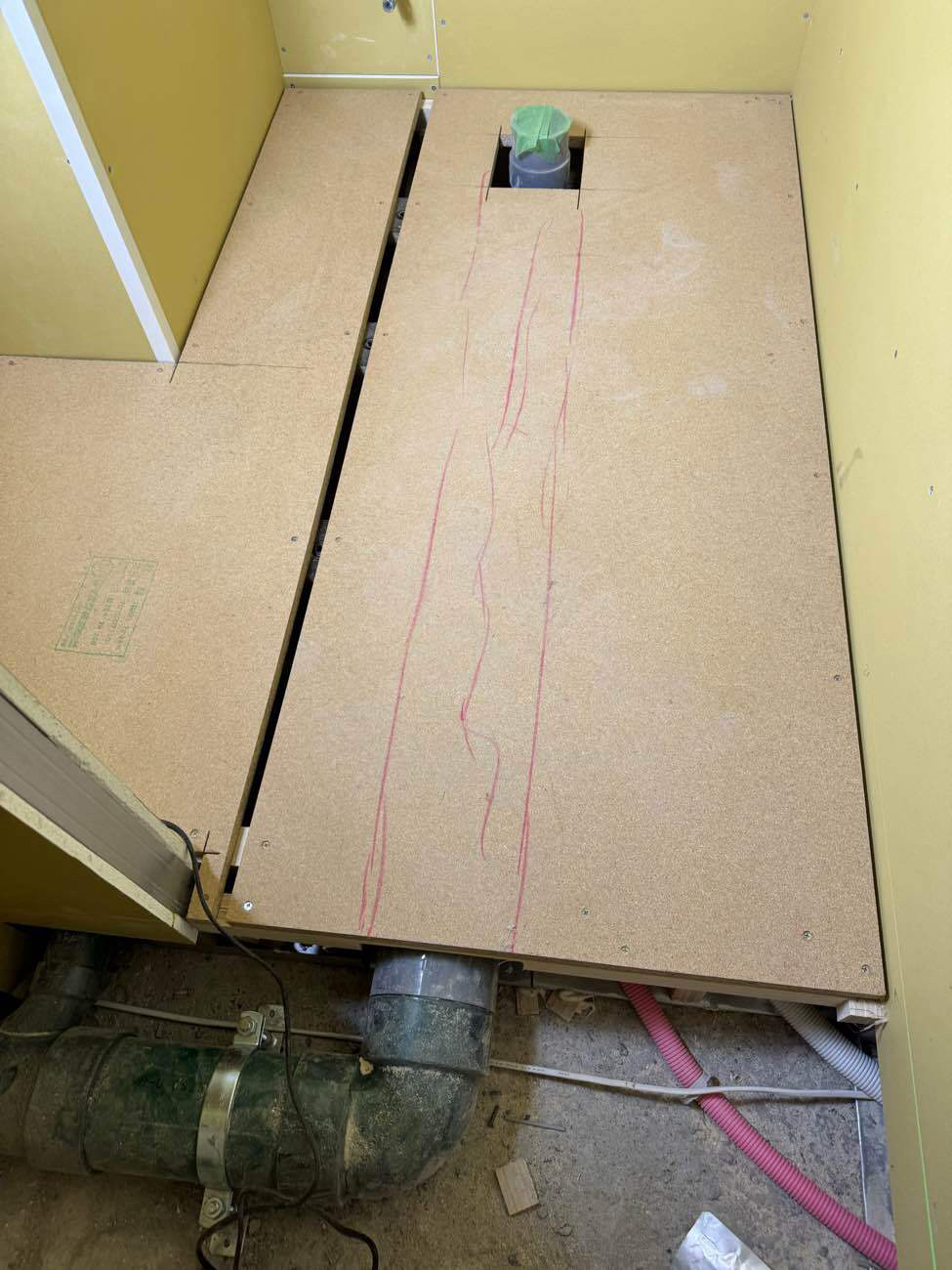 東京都渋谷区のマンションにて、置床工事を行いました。(乾式二重床)【秀和建工】