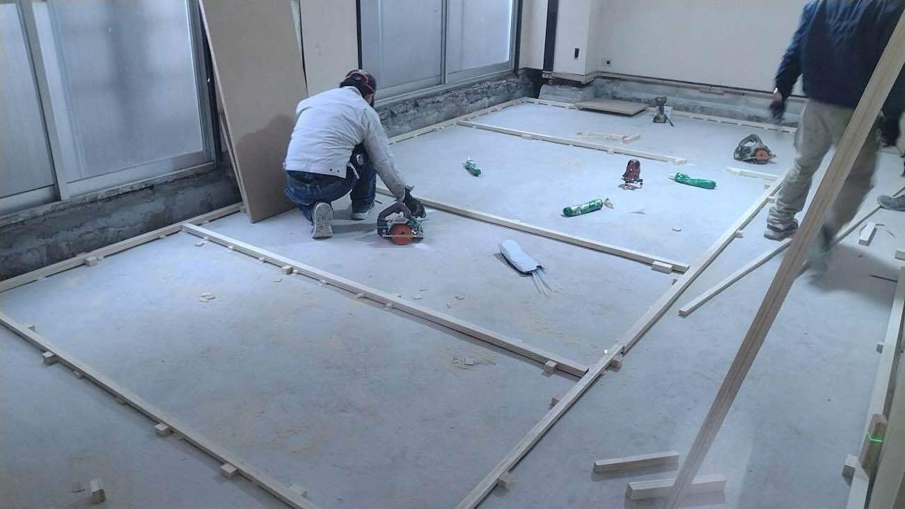 東京都大田区の店舗にて、１day置床工事を行いました。（乾式二重床）【秀和建工】