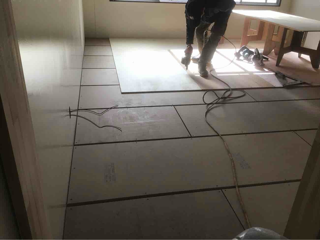 千葉市稲毛区にて、小学校の大規模改造工事に伴う置床工事を行いました。（フリーフロアCP-F）【秀和建工】