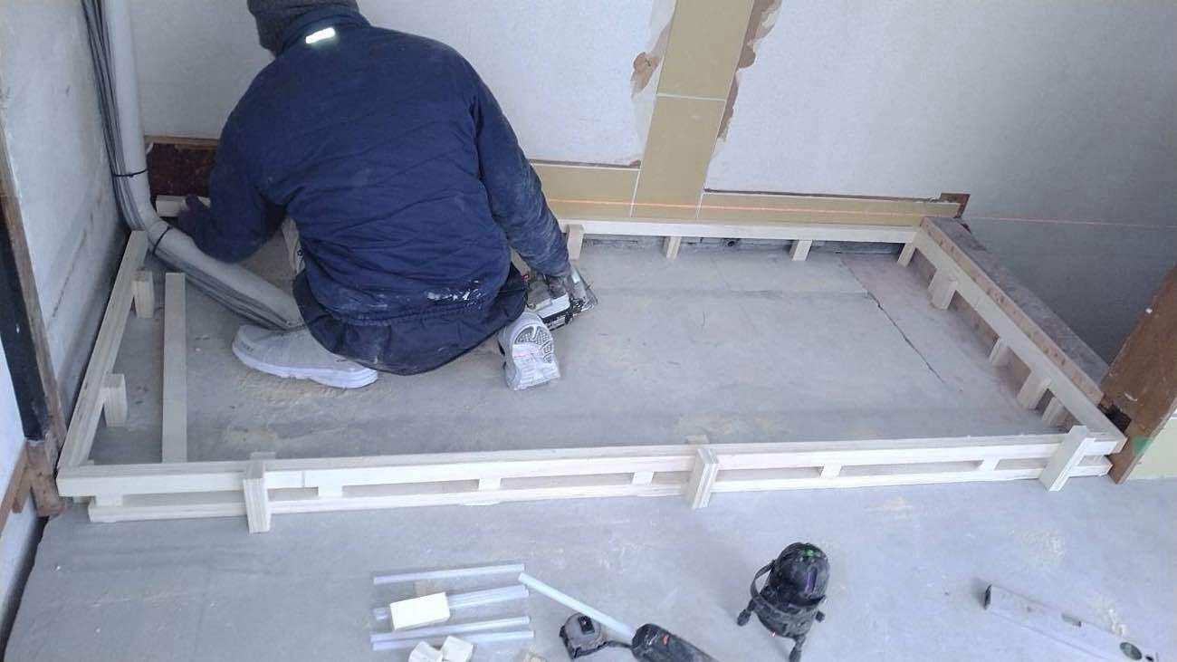 東京都大田区の店舗にて、１day置床工事を行いました。（乾式二重床）【秀和建工】