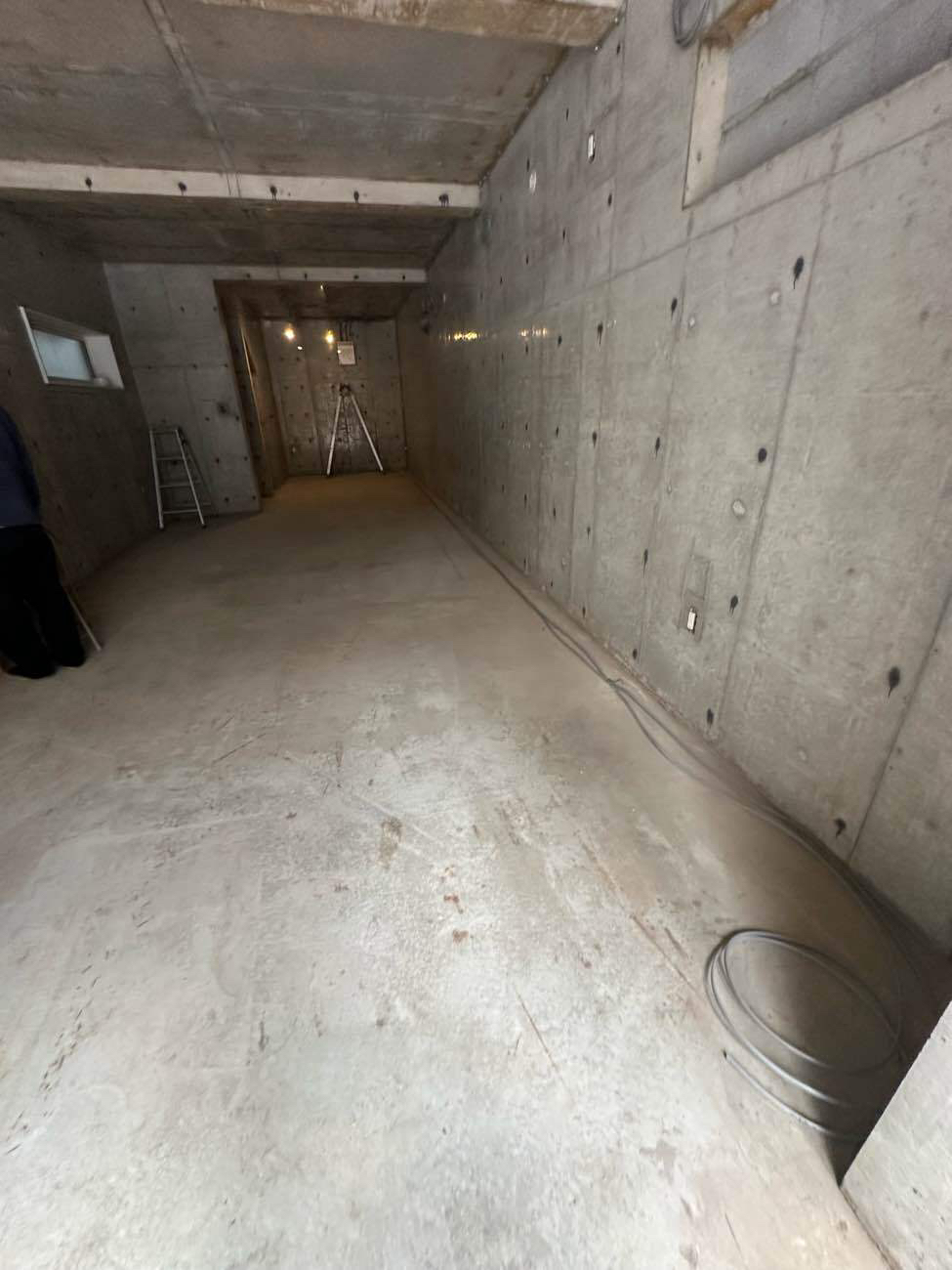 東京都江東区の店舗にて、置床工事を行いました。（乾式二重床）【秀和建工】