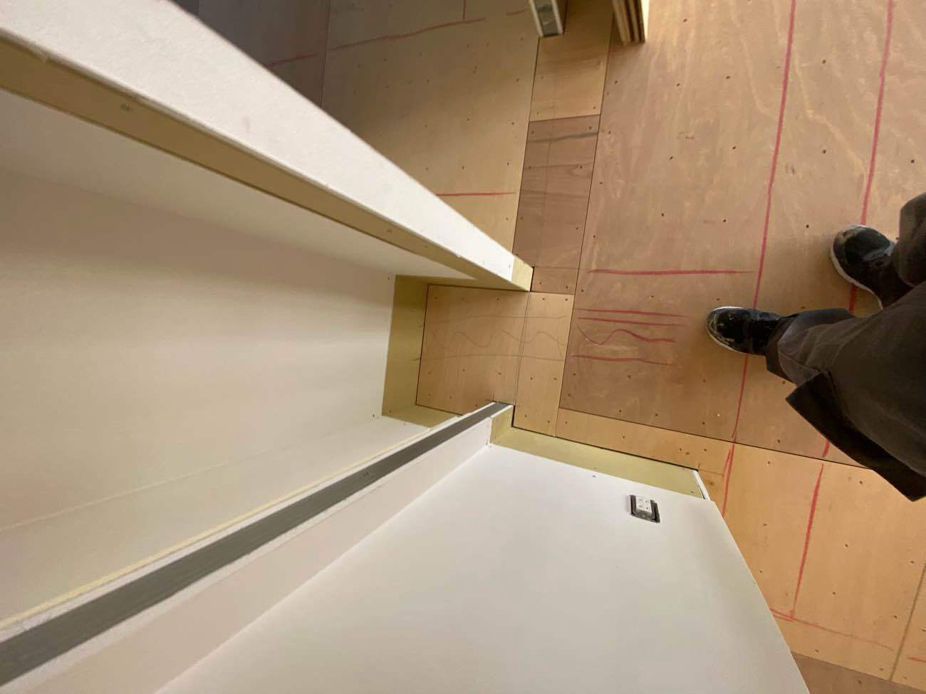 東京都中央区のマンションにて、置床工事を行いました。（乾式二重床）【秀和建工】