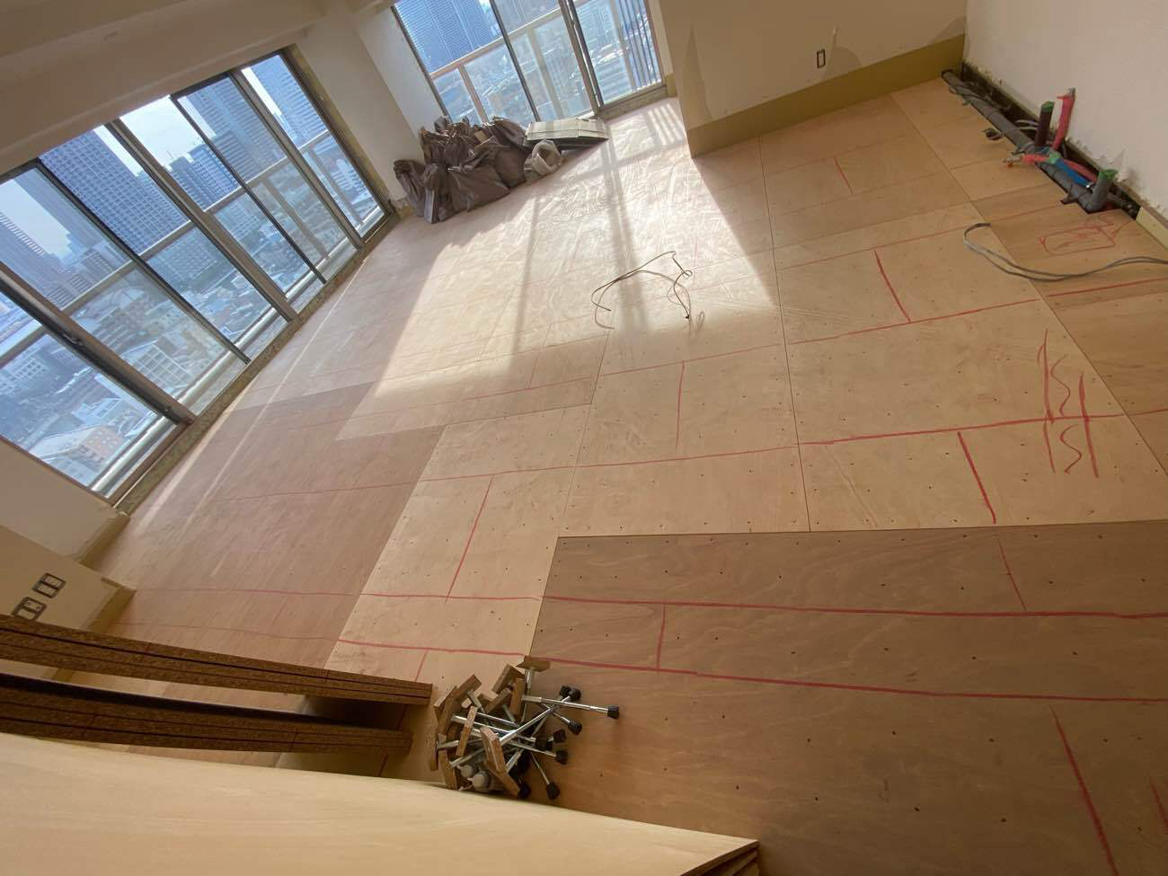 東京都中央区のマンションにて、置床工事を行いました。（乾式二重床）【秀和建工】