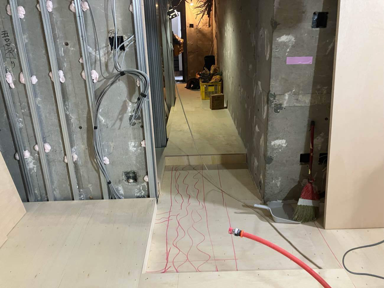 東京都渋谷区のマンションにて、１day置床工事を行いました。（乾式二重床）【秀和建工】