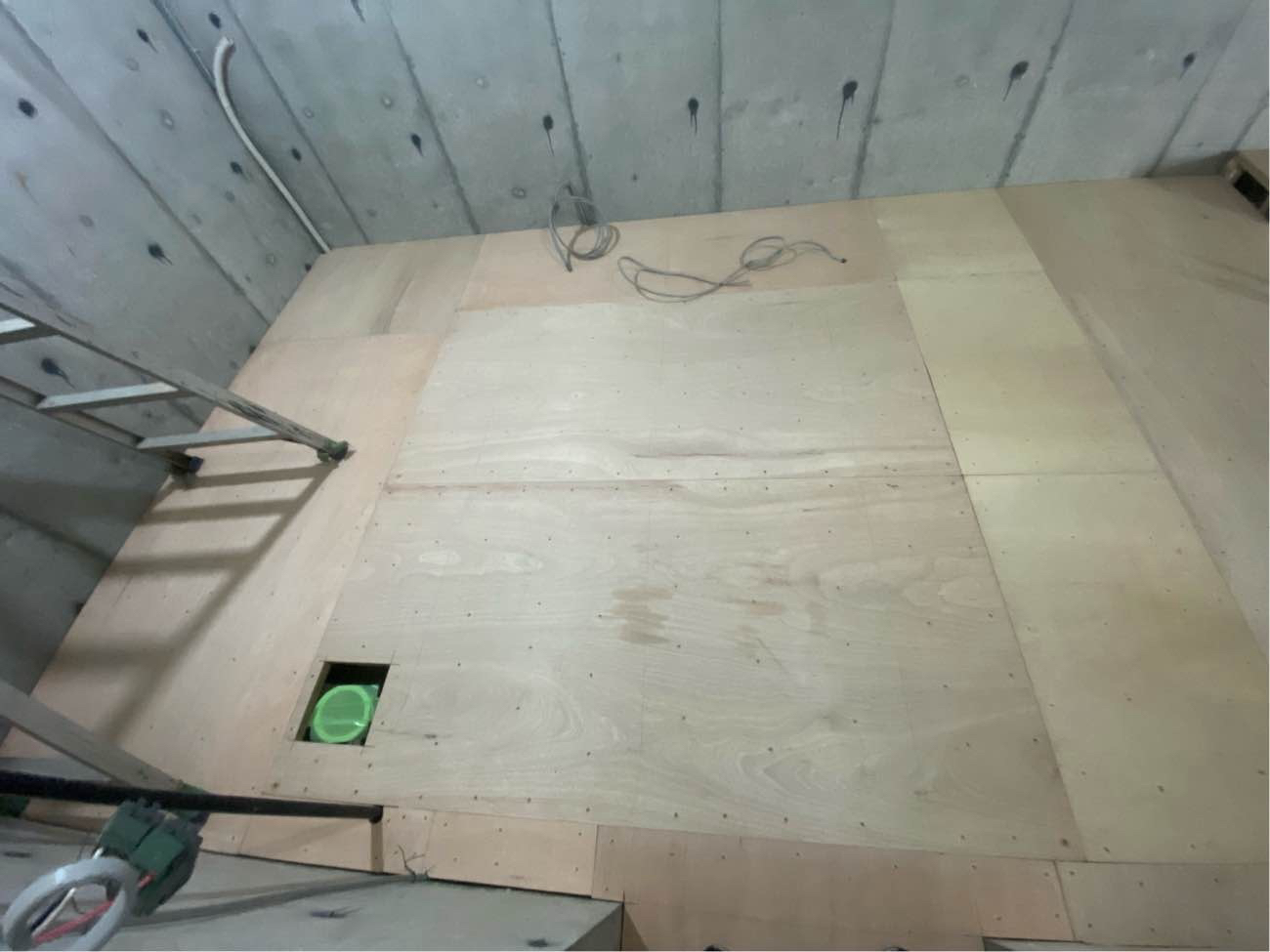 東京都江東区の店舗にて、置床工事を行いました。（乾式二重床）【秀和建工】