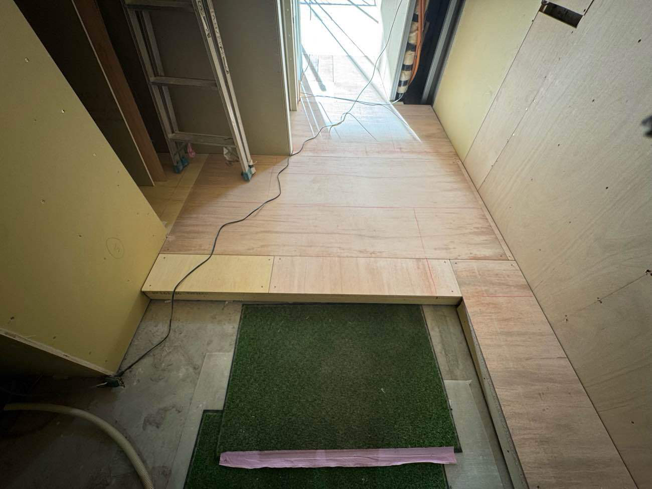 東京都千代田区のマンションにて、1day置床工事を行いました。(乾式二重床)【秀和建工】