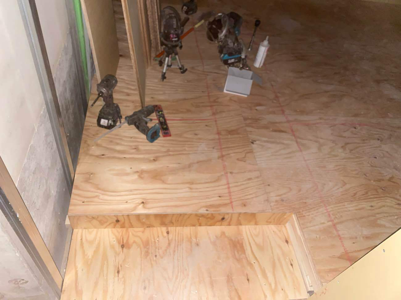東京都台東区の店舗にて、置床工事を行いました。（乾式二重床）【秀和建工】
