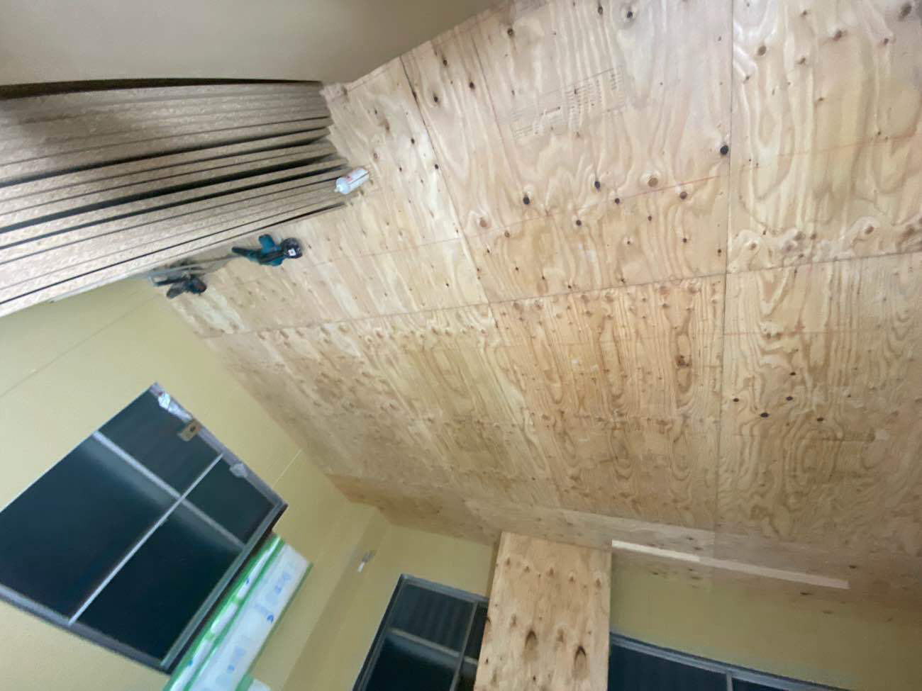 東京都台東区の店舗にて、置床工事を行いました。（乾式二重床）【秀和建工】