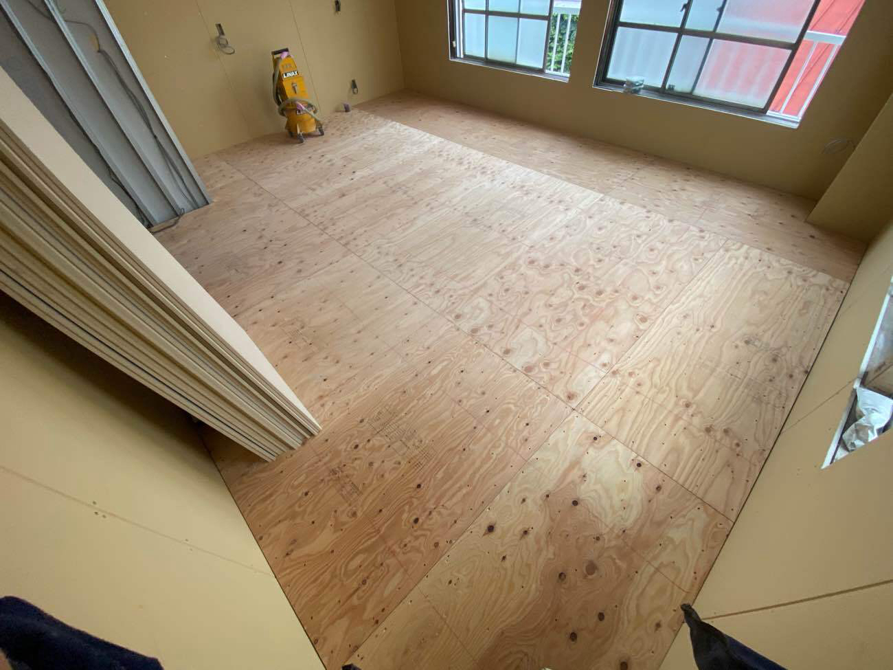 東京都台東区の店舗にて、置床工事を行いました。（乾式二重床）【秀和建工】