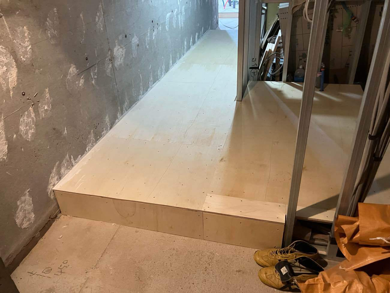 東京都渋谷区のマンションにて、１day置床工事を行いました。（乾式二重床）【秀和建工】