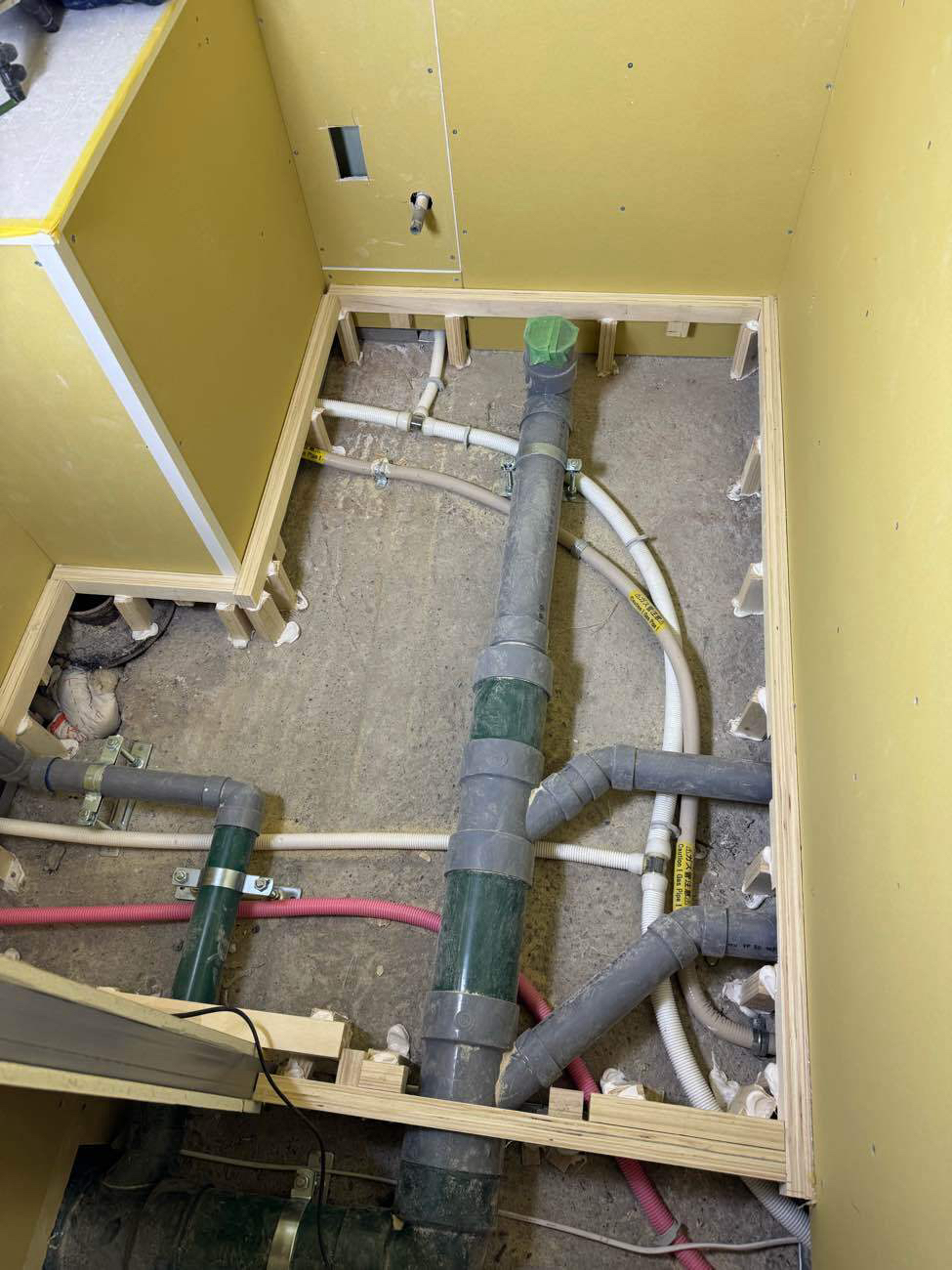 東京都渋谷区のマンションにて、置床工事を行いました。（乾式二重床）【秀和建工】