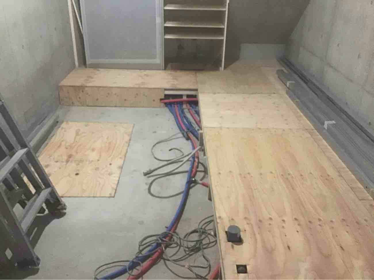 東京都世田谷区のマンションにて、置床工事を行いました。（針葉樹構造用合板12ｍｍ）【秀和建工】