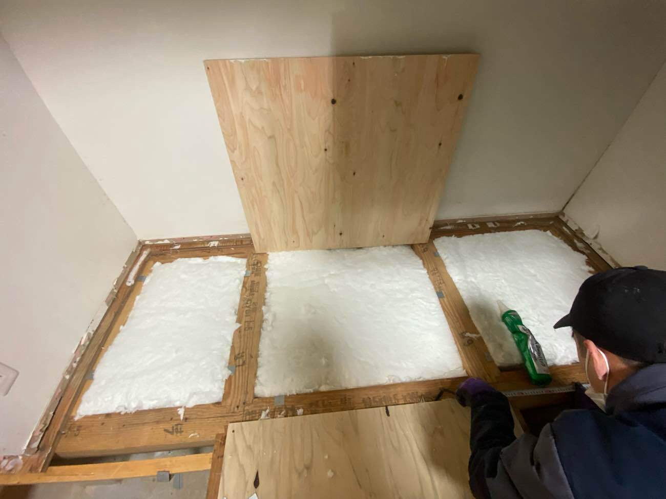 東京都世田谷区のマンションにて、置床工事を行いました。（グラスウール）【秀和建工】