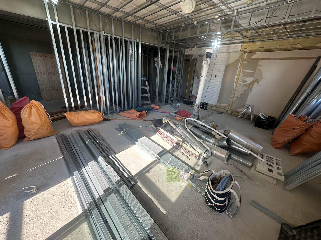 東京都墨田のマンションにて、１day置床工事を行いました。（乾式二重床）【秀和建工】