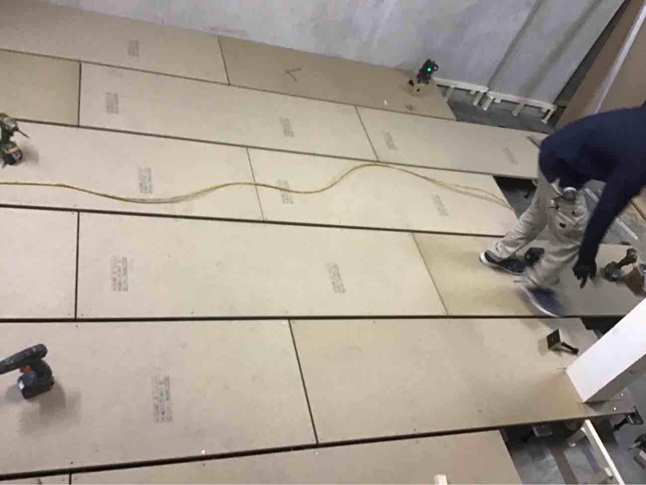 東京都中央区のオフィスにて、地下工事を行いました。（乾式二重床）【秀和建工】