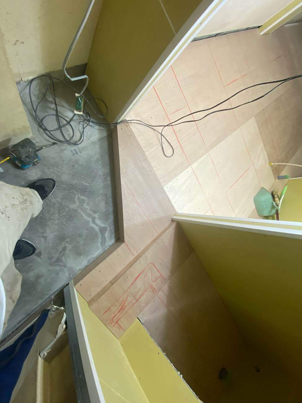 東京都渋谷区のマンションにて、置床工事を行いました。（乾式二重床）【秀和建工】