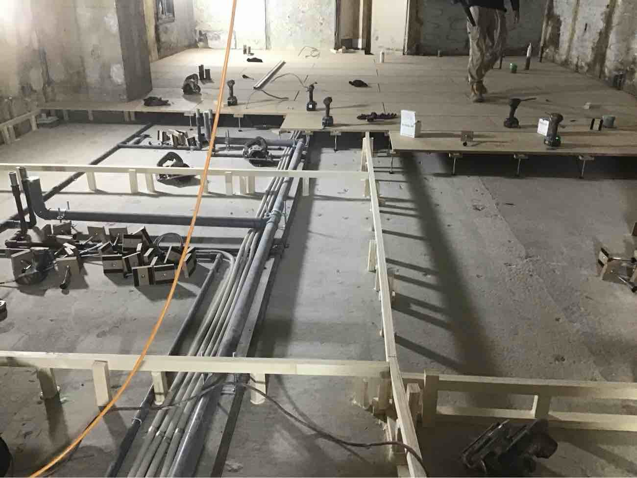 東京都品川区の店舗にて、置床工事を行いました。（乾式二重床）【秀和建工】