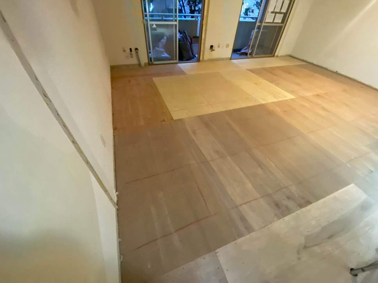 東京都目黒区のマンションにて、１day置床工事を行いました。（乾式二重床）【秀和建工】