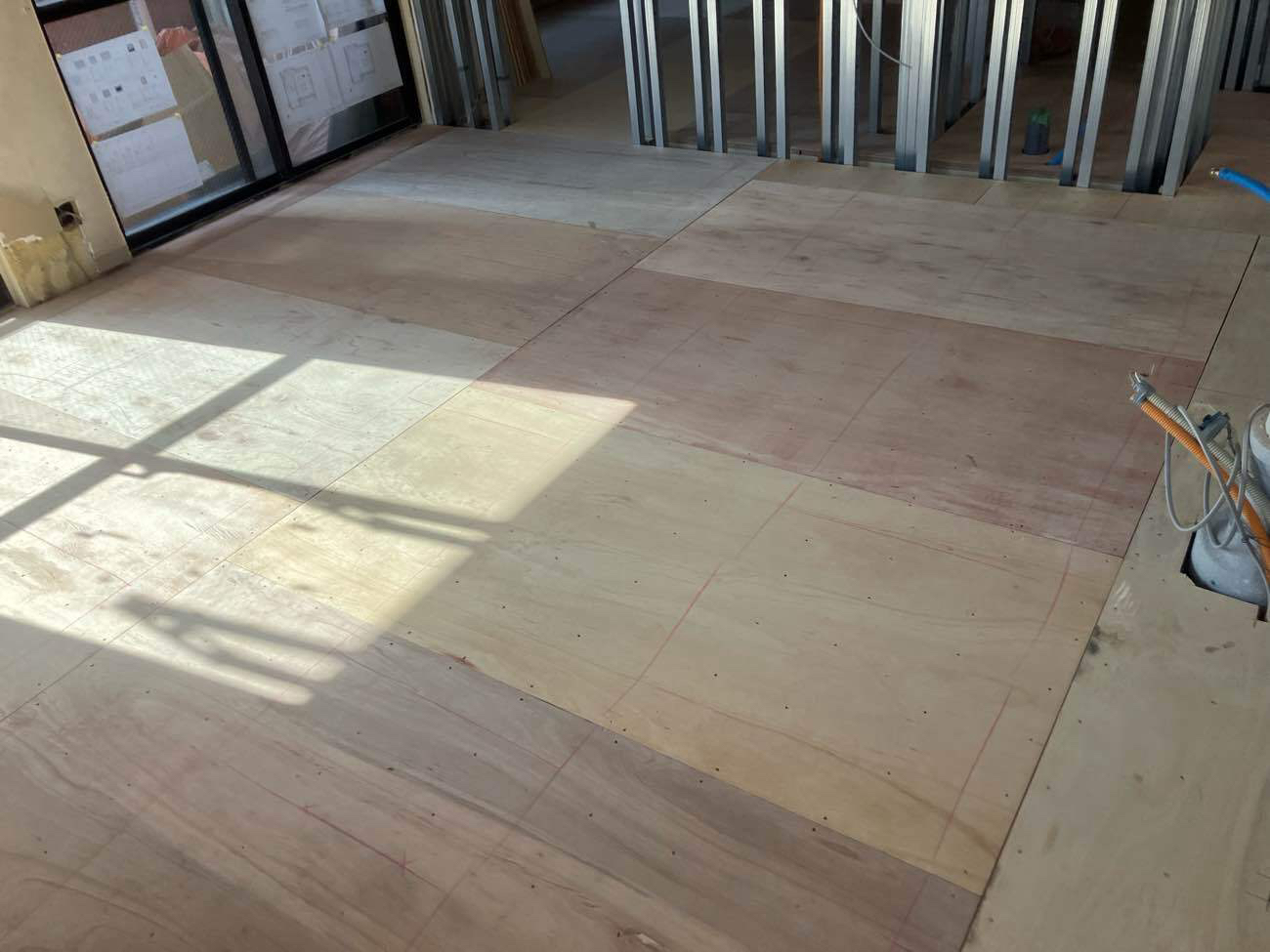 東京都墨田のマンションにて、１day置床工事を行いました。（乾式二重床）【秀和建工】