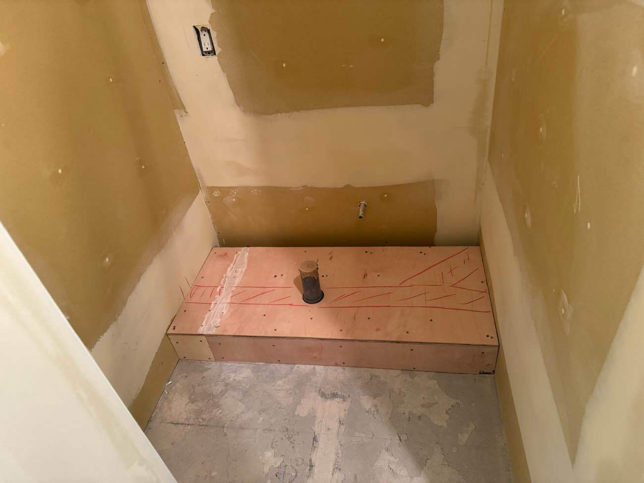 東京都渋谷区のクリニックにて、夜間の置床工事を行いました。（パーチクルボード）【秀和建工】