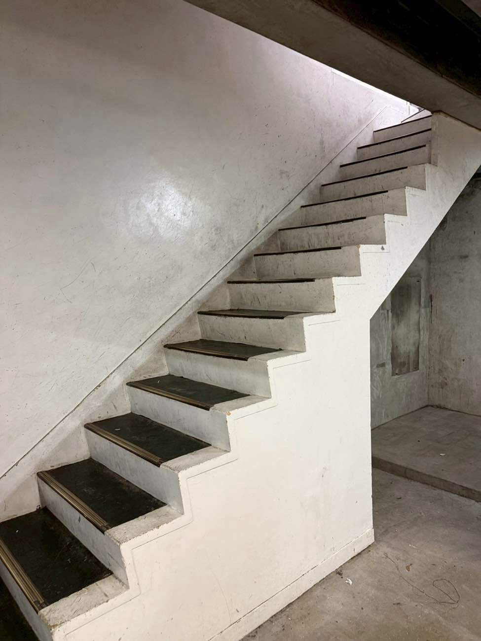 東京都中央区のオフィスにて、地下工事を行いました。（乾式二重床）【秀和建工】