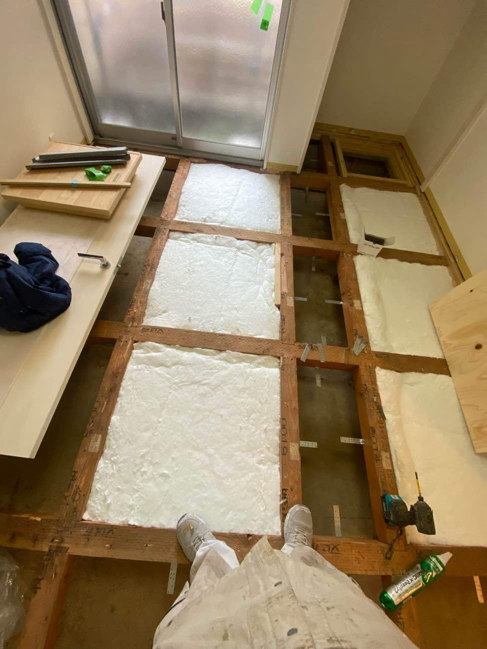 東京都品川区のマンションにて、置床工事を行いました。（グラスウール）【秀和建工】