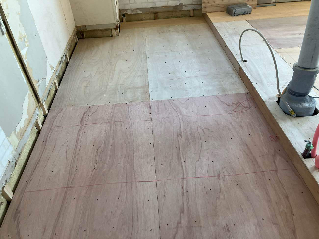 東京都墨田のマンションにて、１day置床工事を行いました。（乾式二重床）【秀和建工】