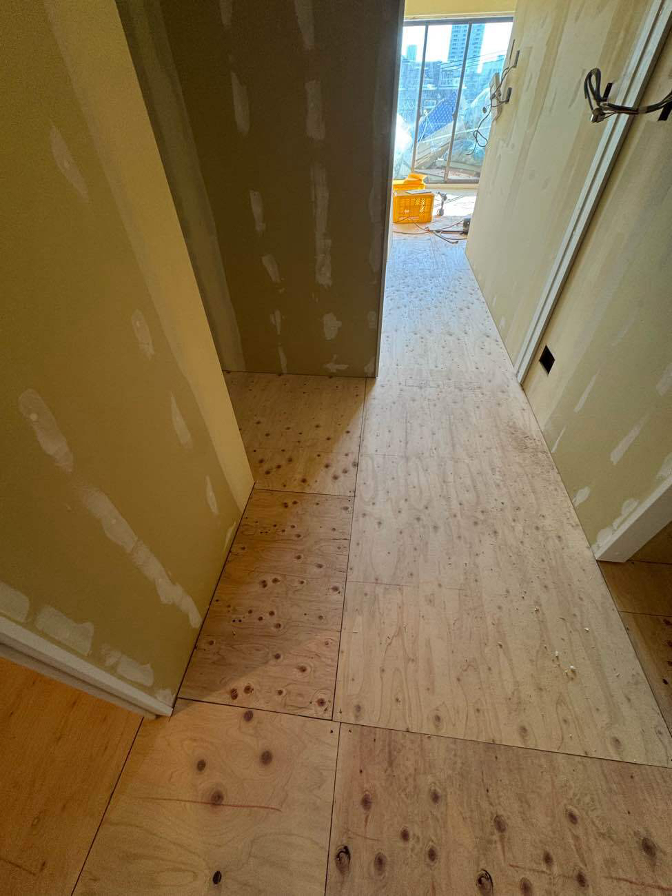 東京都目黒区のマンションにて、置床工事を行いました。（乾式二重床）【秀和建工】