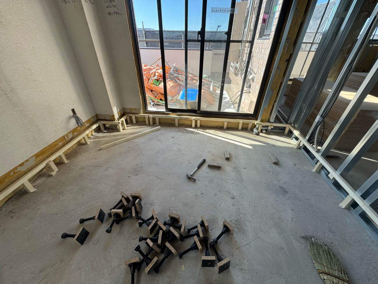 東京都品川区のマンションにて、置床工事を行いました。（乾式二重床）【秀和建工】