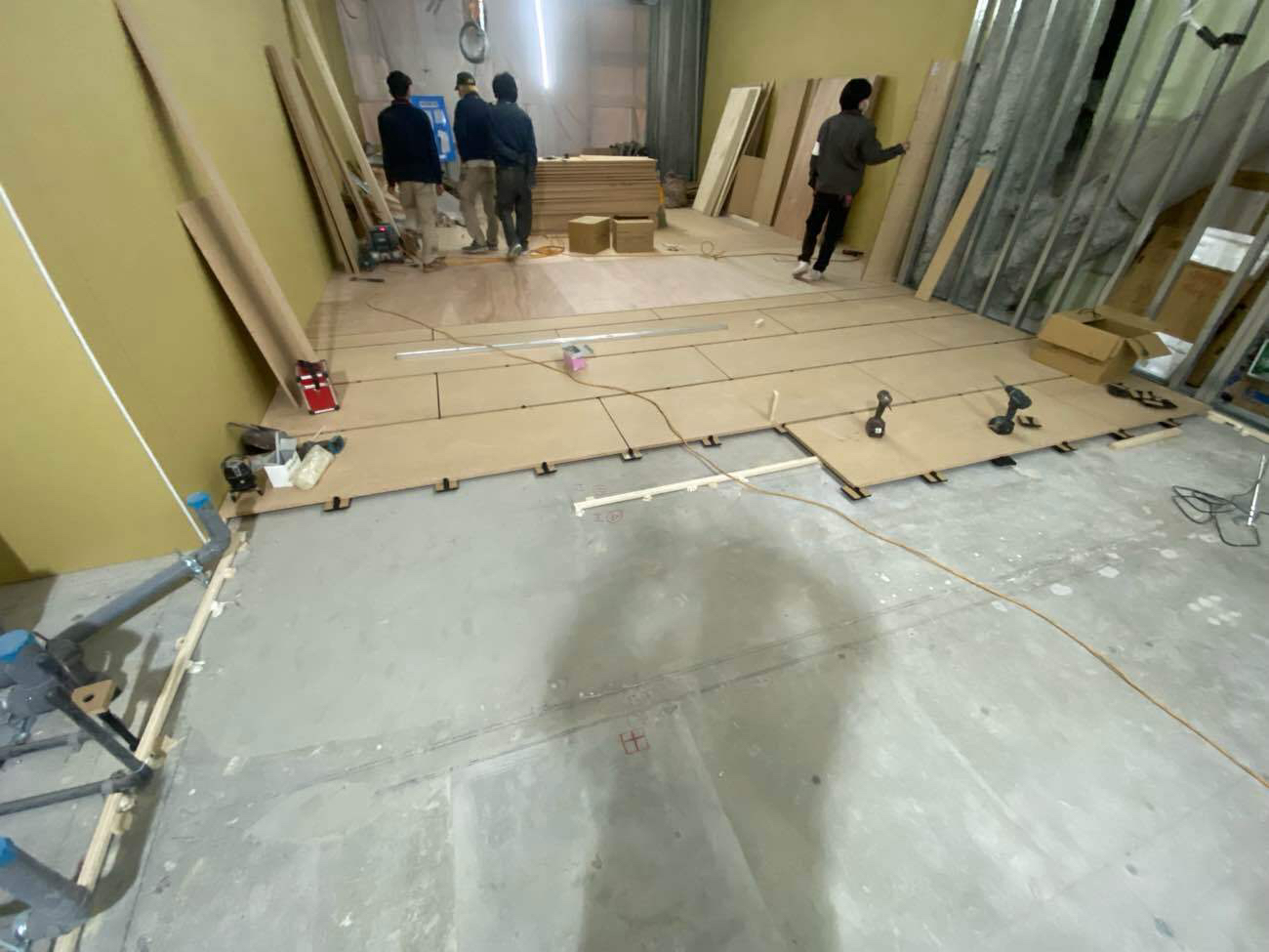 埼玉県所沢市にて、クリニックの置床工事を行いました。（乾式二重床）【秀和建工】