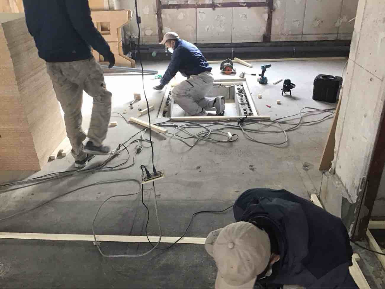東京都小平市にて、店舗新装工事に伴う置床工事を行いました。（乾式二重床）【秀和建工】