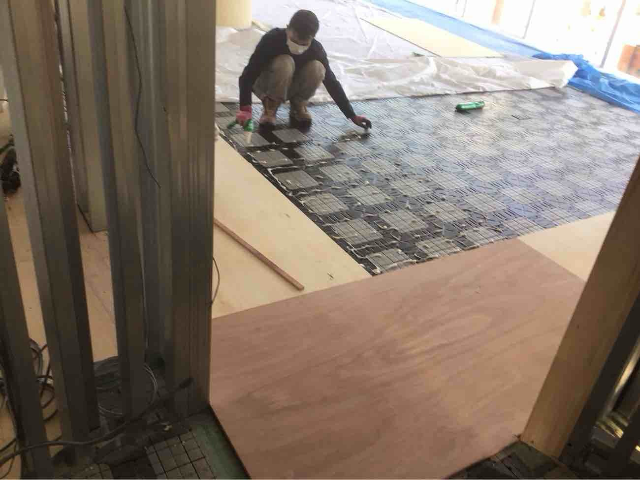 東京都目黒区のクリニックにて、置床工事を行いました。（乾式二重床）【秀和建工】