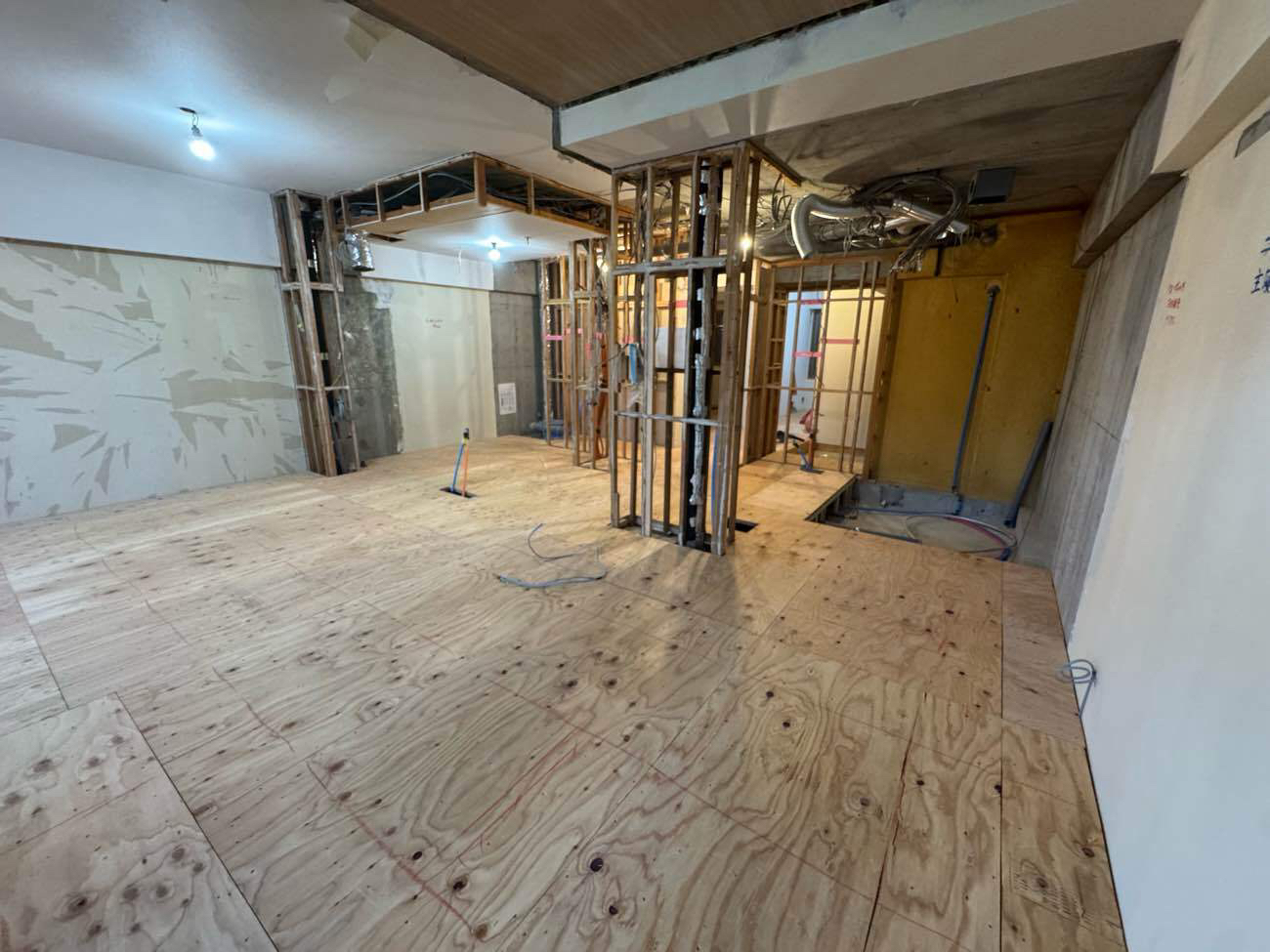 東京都品川区にて、マンションの１day置床工事を行いました。（乾式二重床）【秀和建工】