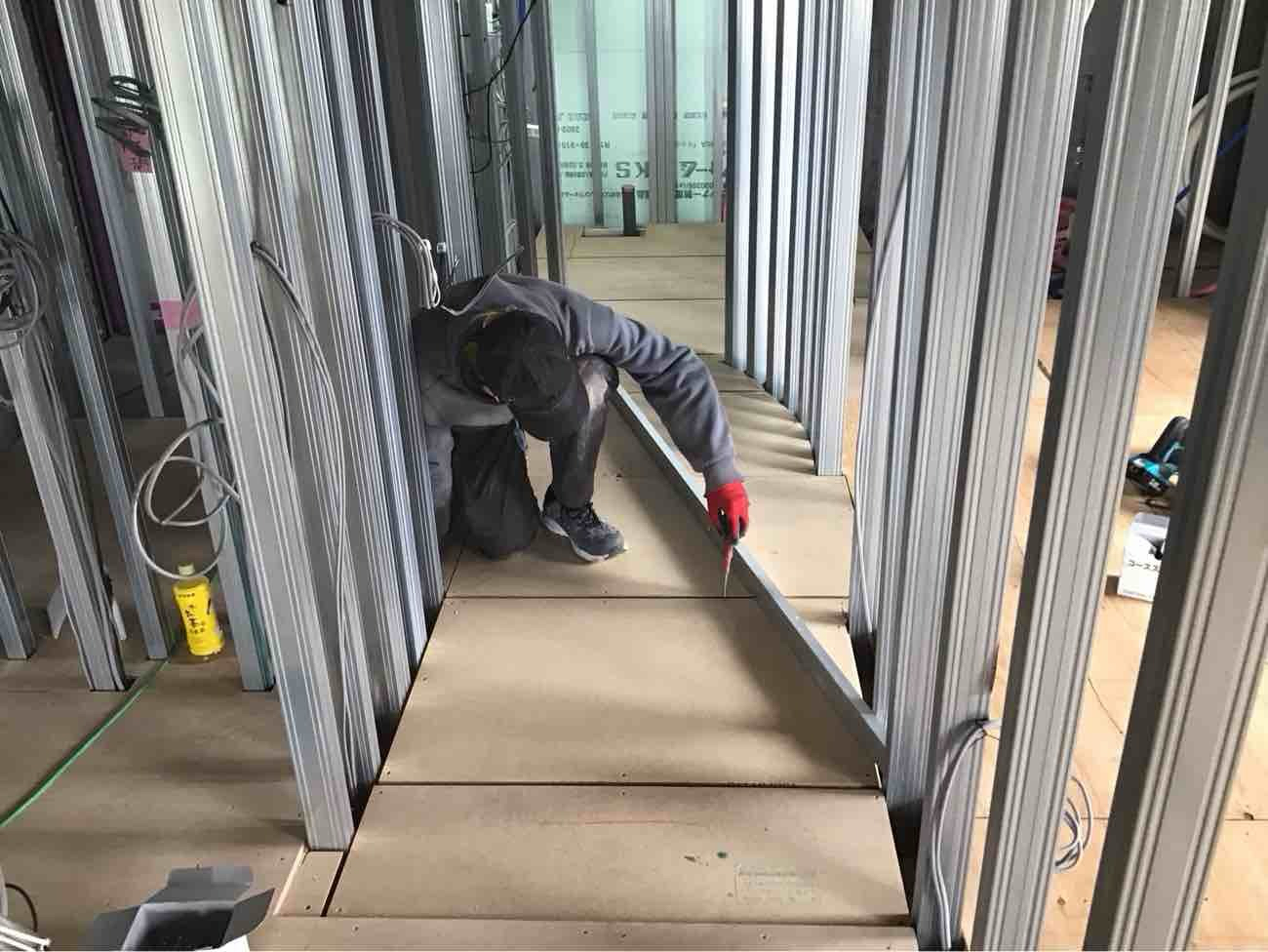 東京都府中市にて、マンションの1day置床工事を行いました。(乾式二重床)【秀和建工】