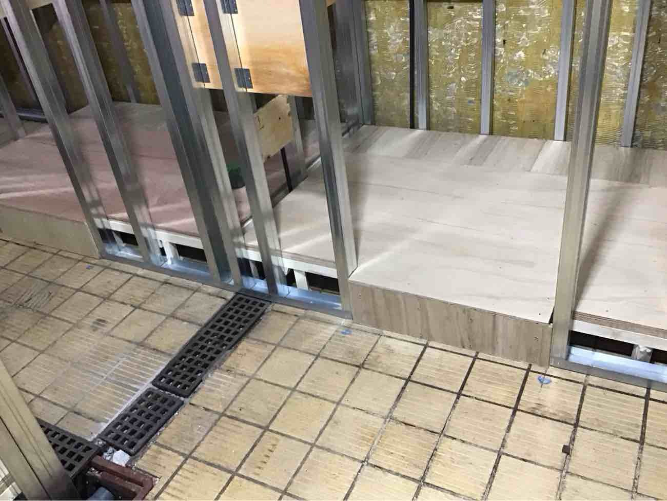 川崎市宮前区にて、店舗の置床工事を行いました。(乾式二重床)【秀和建工】
