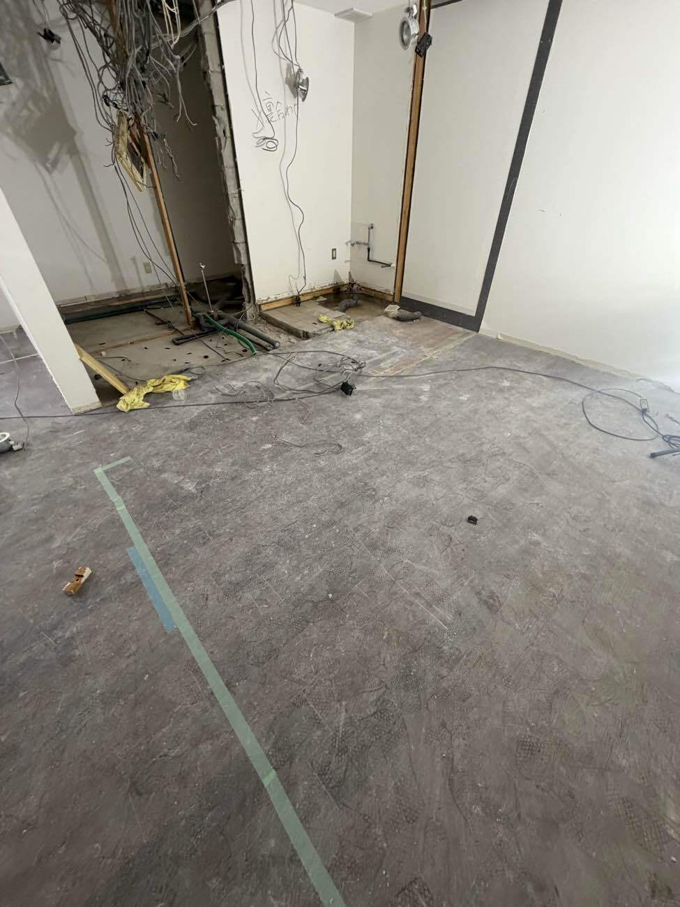 東京都渋谷区にて、店舗の置床工事を行いました。（乾式二重床）【秀和建工】