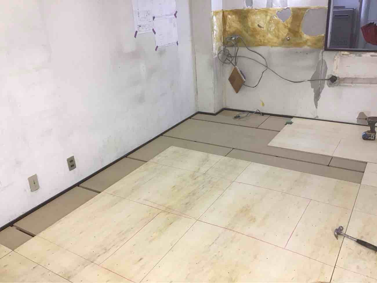 東京都中央区にて、店舗の置床工事を行いました。(乾式二重床)【秀和建工】