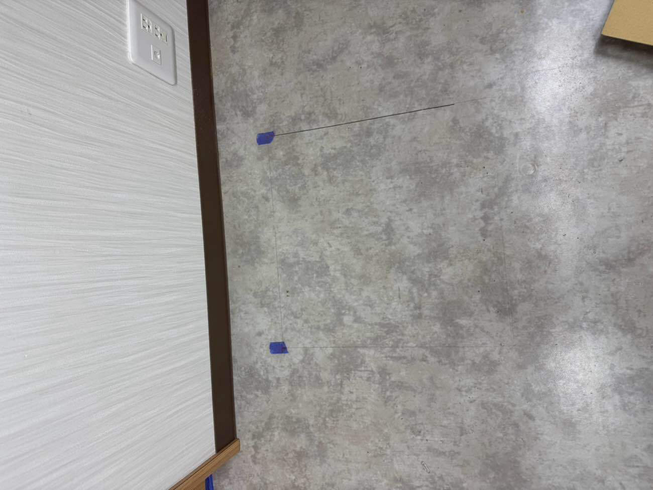 埼玉県新座市にて、クリニックの点検口取付工事を行いました。(450角点検口)【秀和建工】