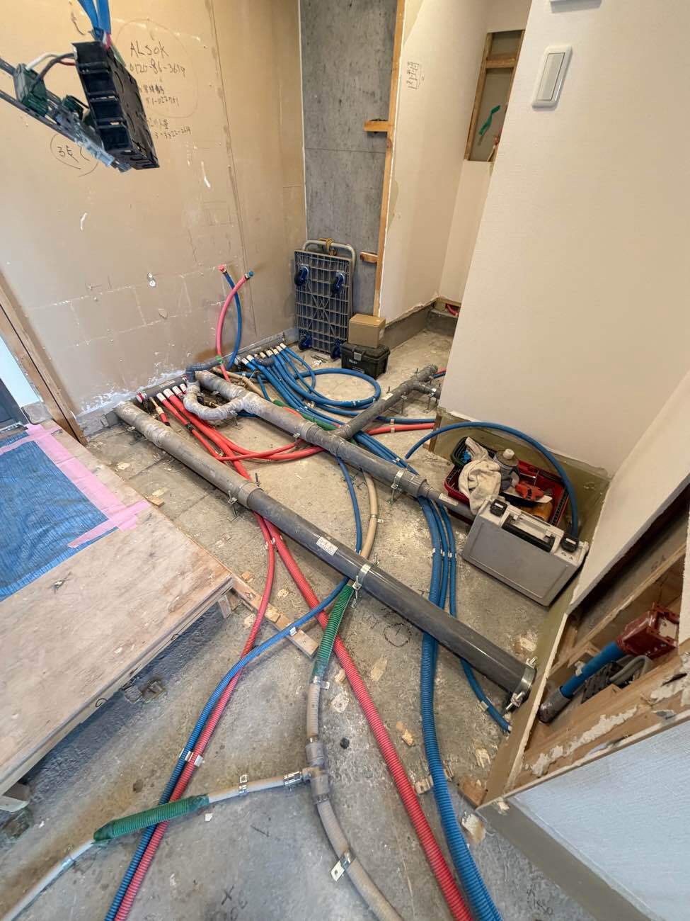 東京都台東区にて、マンションの１day置床工事を行いました。（乾式二重床）【秀和建工】