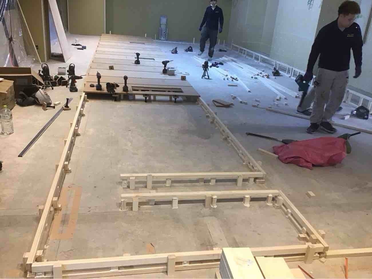 埼玉県桶川市にて、シミュレーションゴルフ場店舗の細工置床工事を行いました。（乾式二重床）【秀和建工】