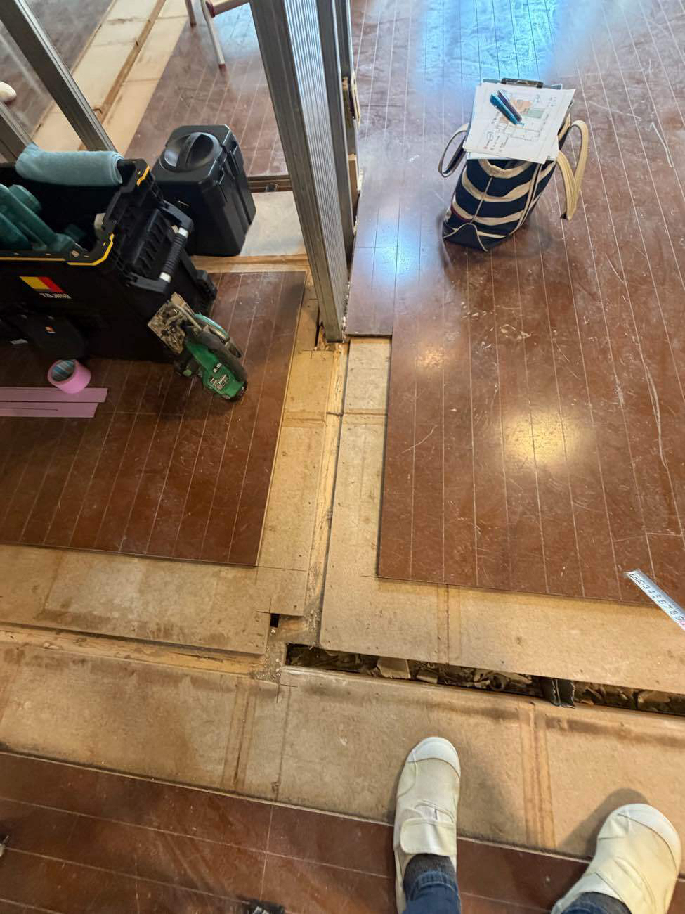東京都中央区にて、マンションの置床工事を行いました。（乾式二重床）【秀和建工】